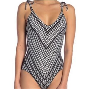 Robin Picone Avery black/ white with crochet details one piece swimsuit size 6